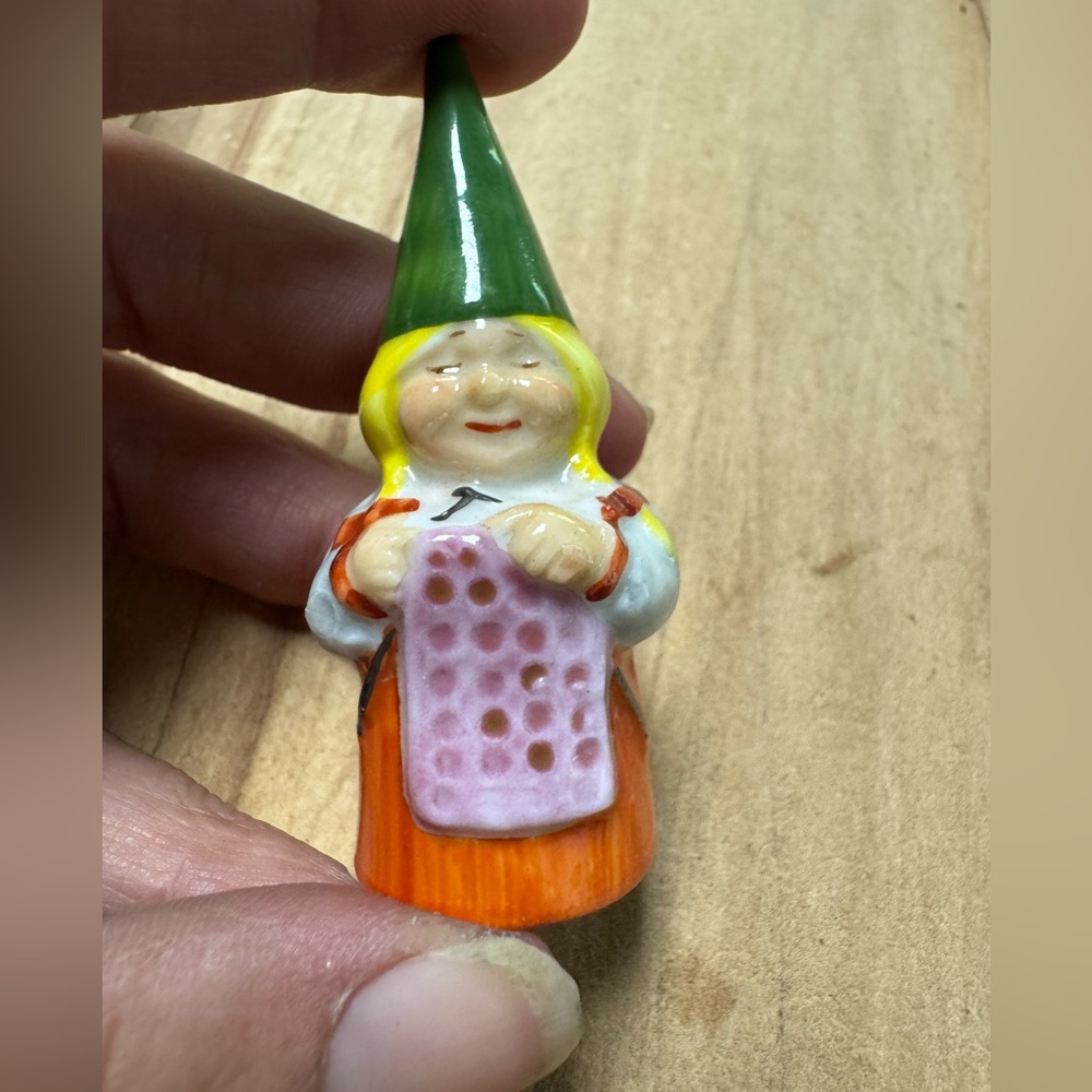 1979 Colorful Unieboek Gnome Thimble